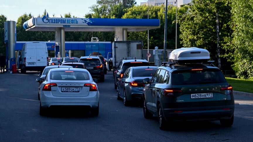 Rusya'nın Omsk ve Saratov bölgelerinde benzin satışına kısıtlama getirildi